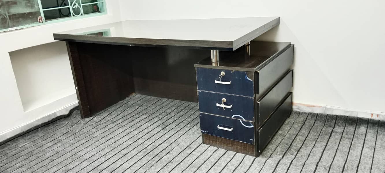 Office Table 0