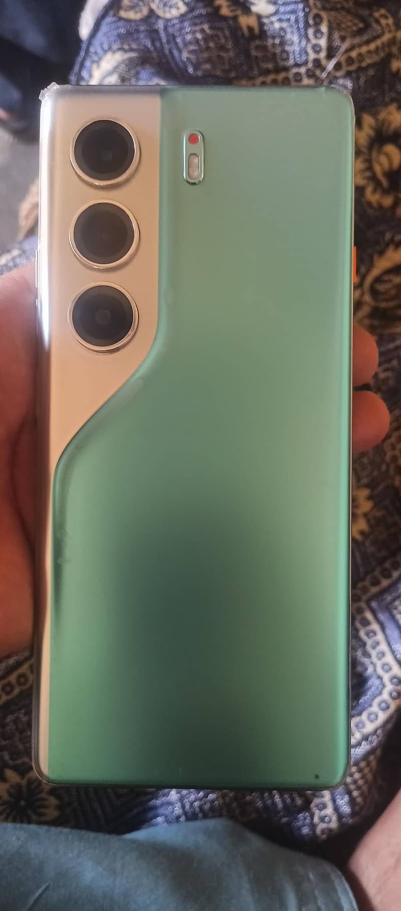Tecno Camon 40 Pro 0