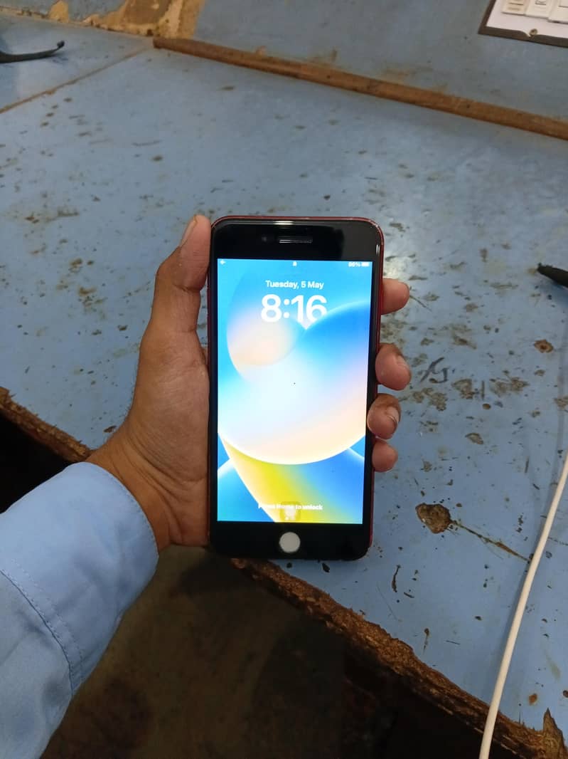 Apple iPhone 8 Plus 4