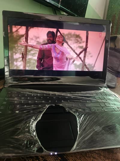 Toshiba setlute pro Qatari laptop
