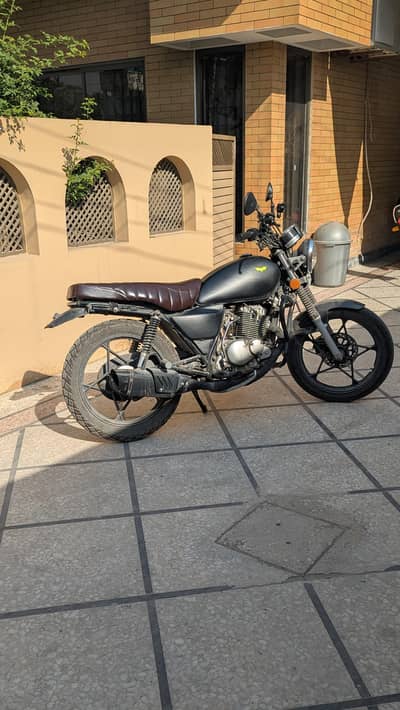 Modified Suzuki GS 150 SE