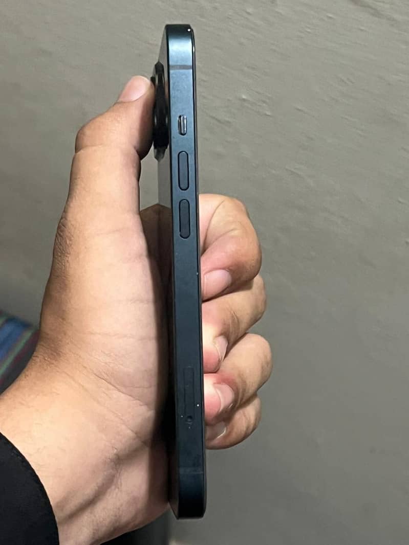 Apple iPhone 13 2