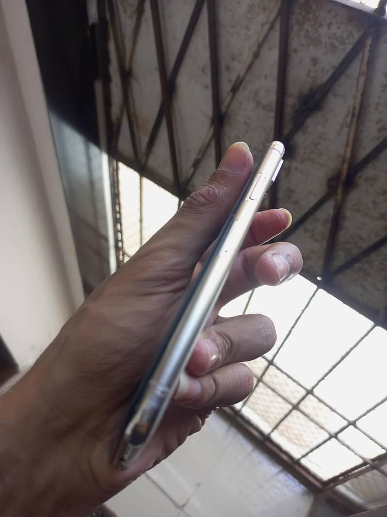 Apple iPhone X 5