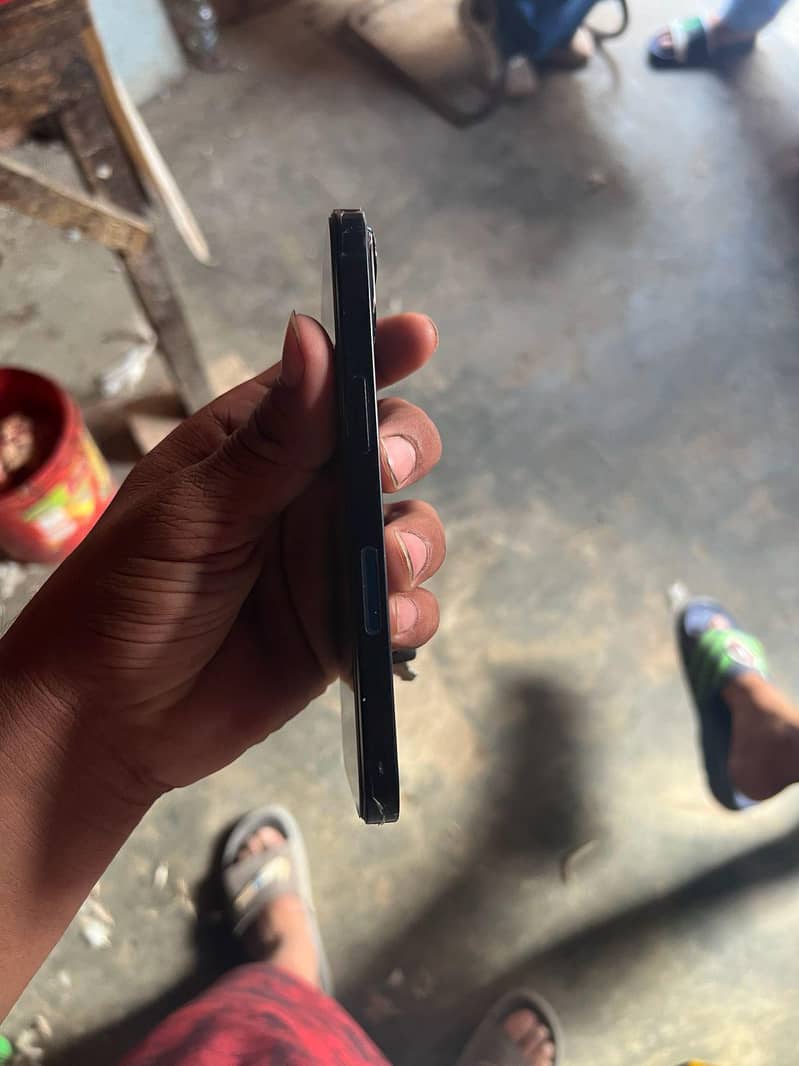 Apple iPhone 13 2