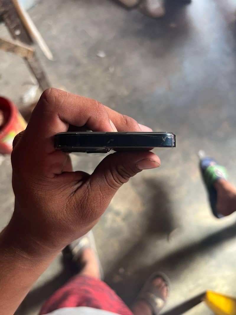 Apple iPhone 13 4