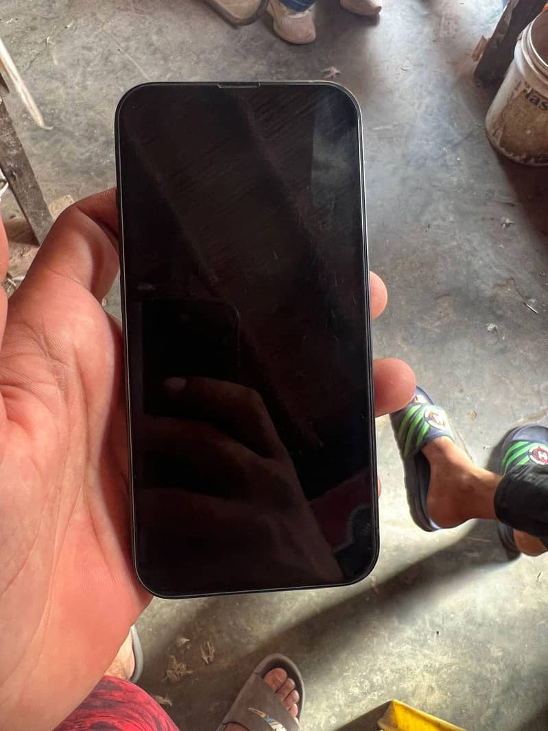 Apple iPhone 13 5