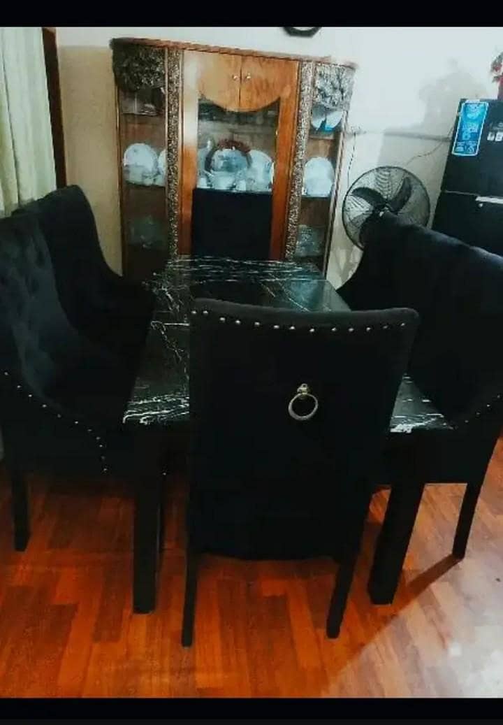Dining table 0