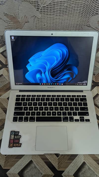 MacBook air 2015 13 inches | windows 11 installed