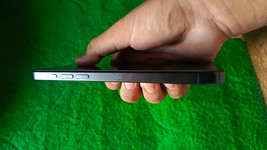 Apple iPhone 15 Pro Max 3