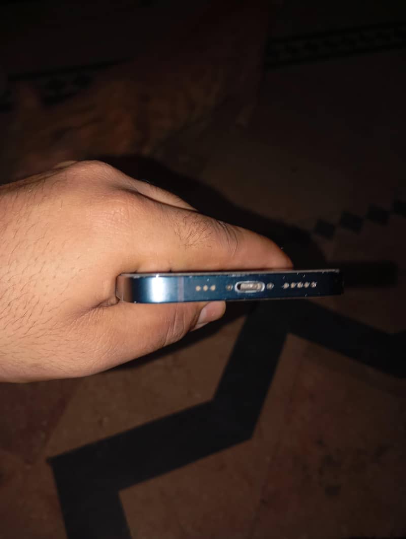 iPhone 14 3