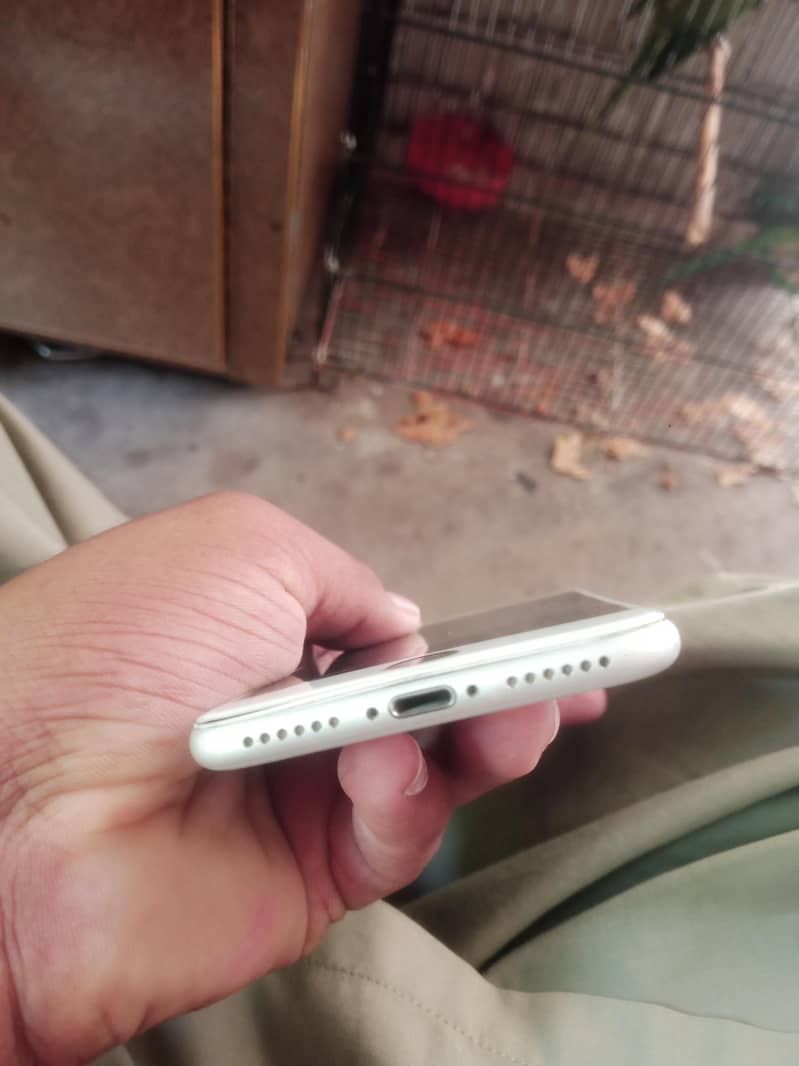 Apple iPhone 7 2