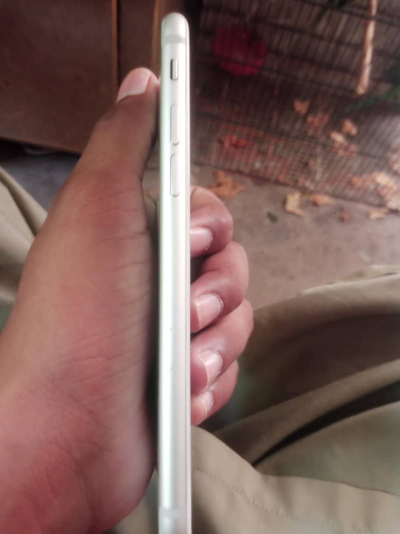 Apple iPhone 7 3