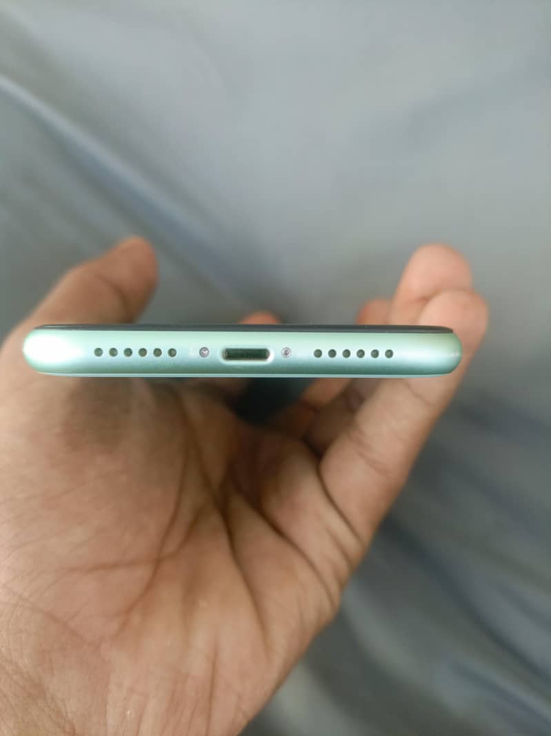 Apple iPhone 11 7