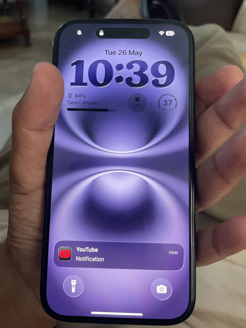 iPhone 16 0