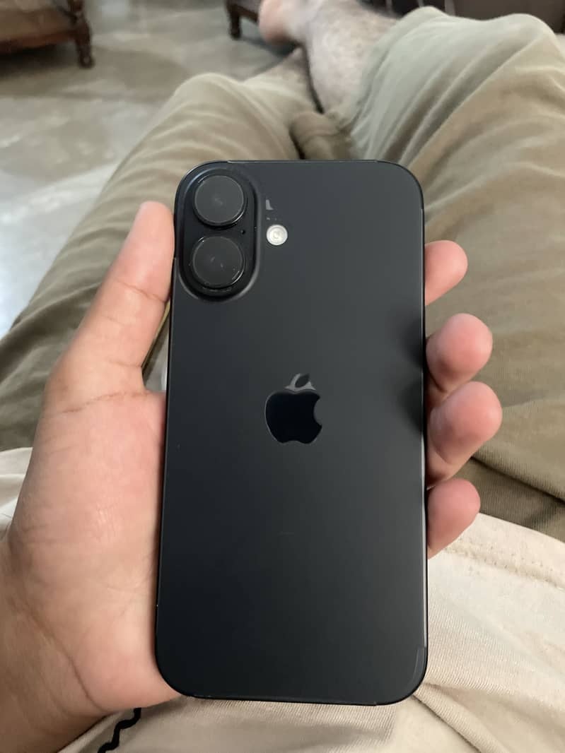 iPhone 16 4