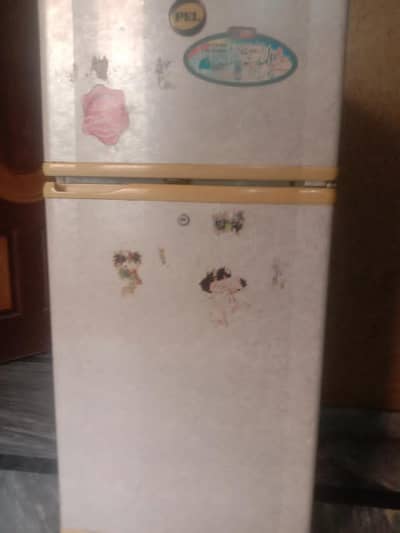 PEL FRIDGE FOR SALE  IT'S VERY VERY GOOD CONDITION
