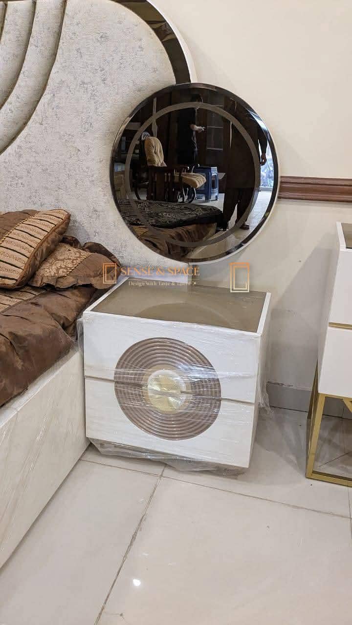 bed + side table + dressing 1