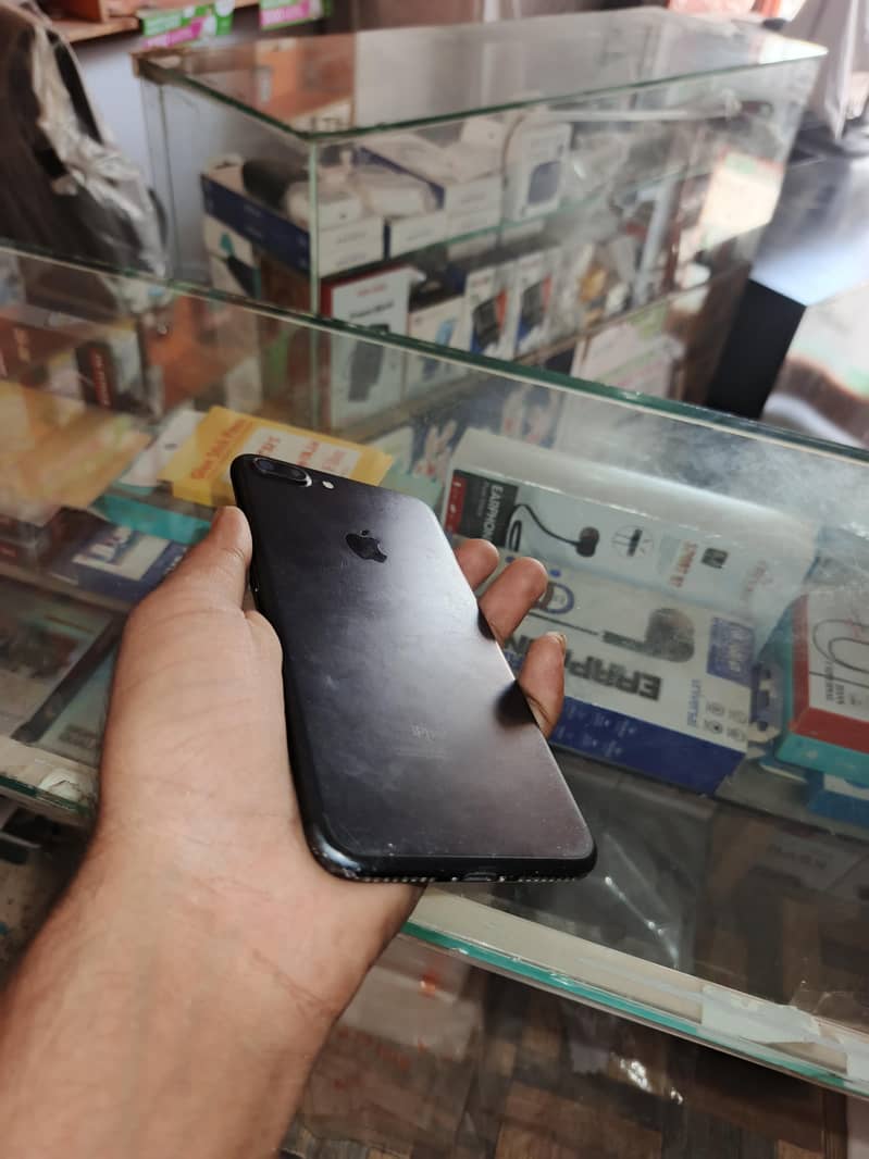 Apple iPhone 7 Plus 2