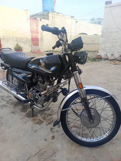 Honda 125 10/10 condition double saman hai sath original bi