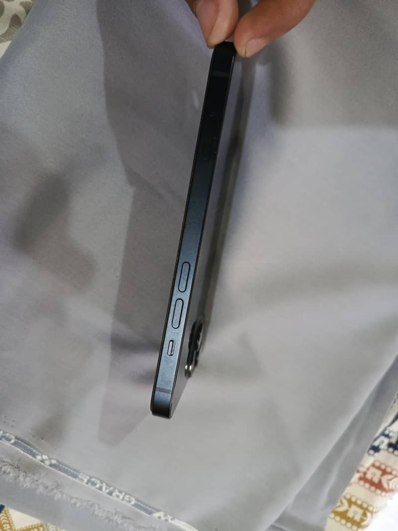 Apple iPhone 13 4