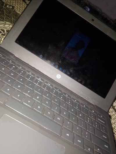 CHROME BOOK BLACK COLOR CONDITION 10/9 ALL OK ONLY BACK  PAPER SCREACh