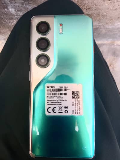 TECNO CAMON 40 pro 8. + 5 . . 256