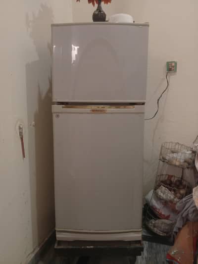 Dawlance fridge medium size chill cooling no for sale in Lahore