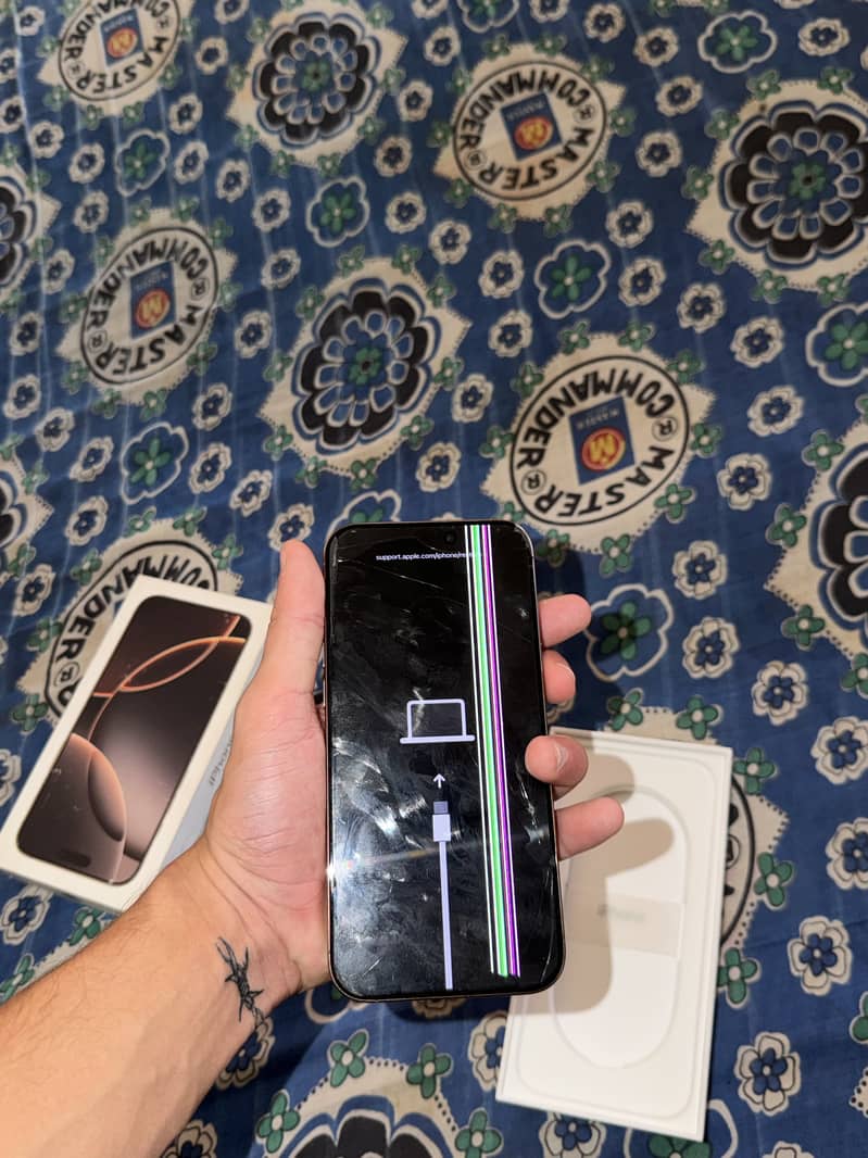 Apple iPhone 16 Pro Max 0