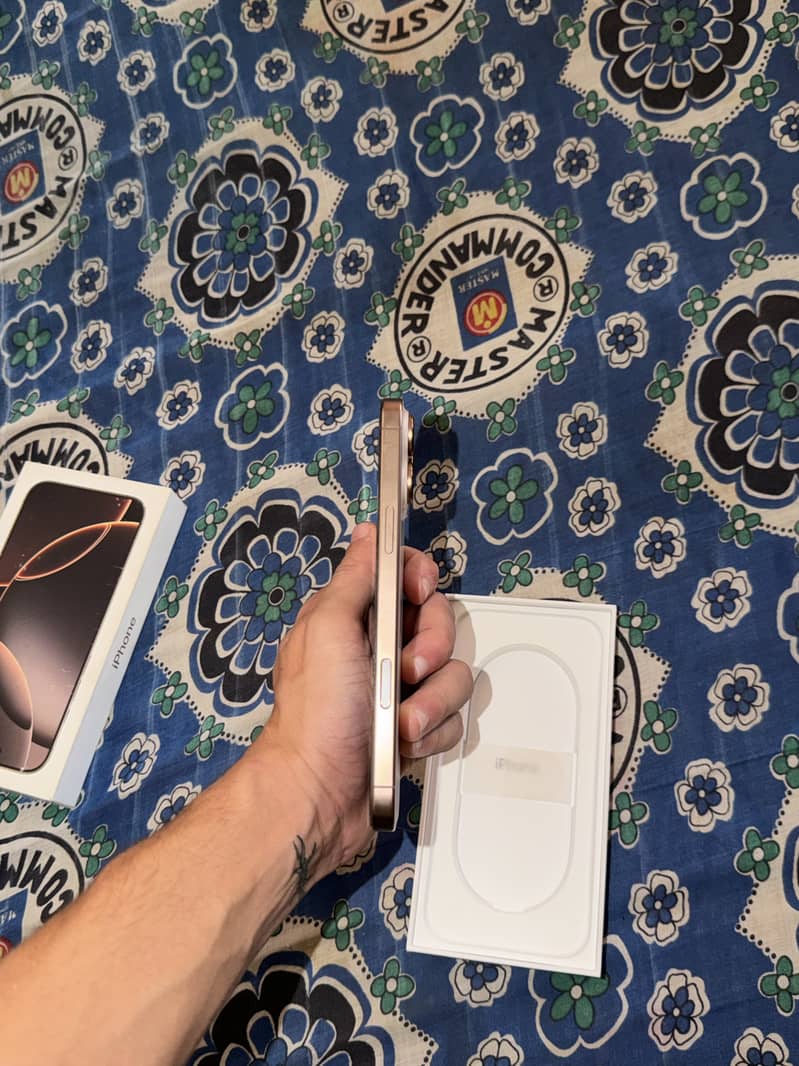Apple iPhone 16 Pro Max 4