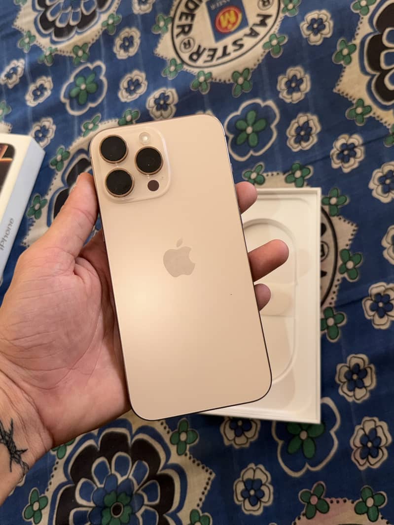 Apple iPhone 16 Pro Max 6