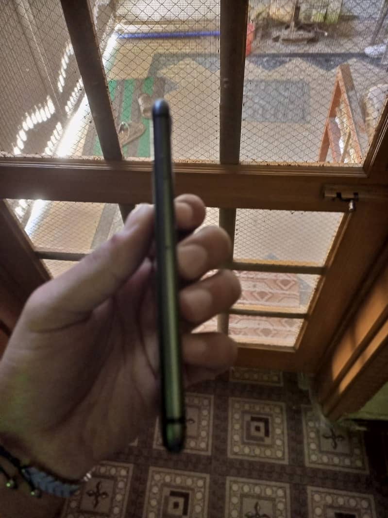 Apple iPhone 8 3