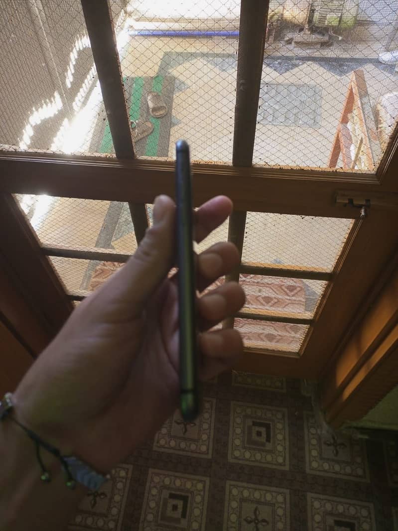 Apple iPhone 8 5