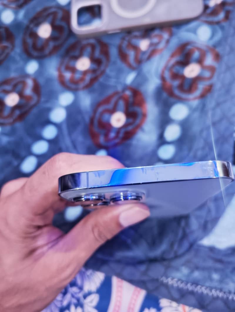 Apple iPhone 13 Pro Max 4