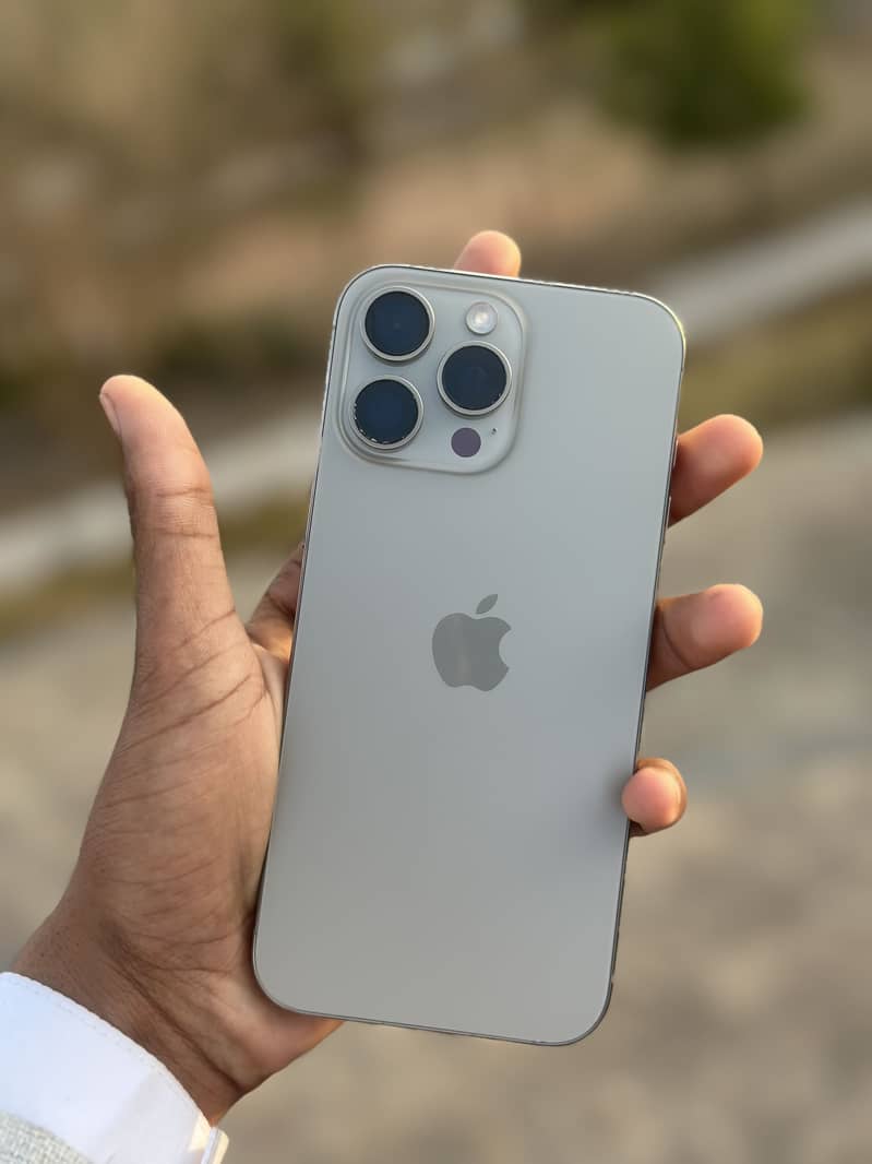 iPhone 16 pro max 3