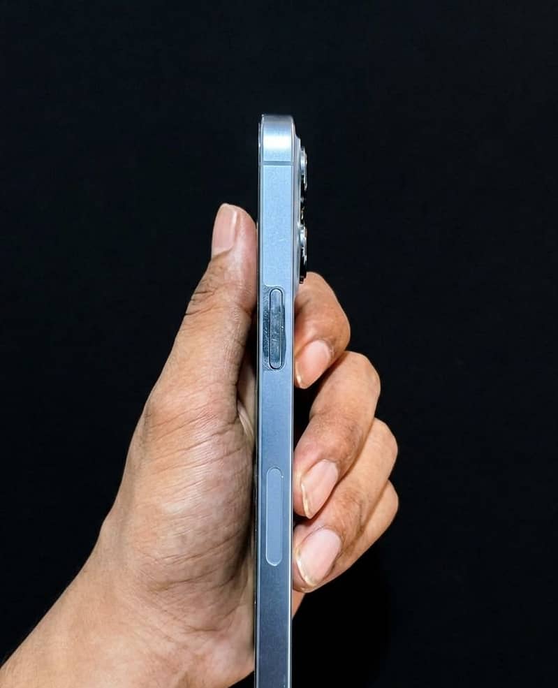 Apple iPhone 13 Pro 2