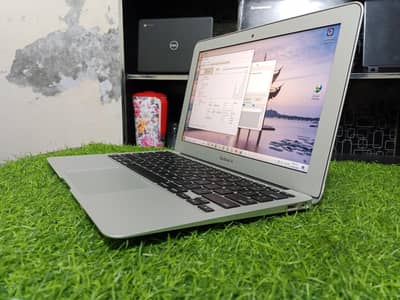 MacBook Air i5 5th generation RAM 4gb SSD 128gb condition 10 by 10 pro