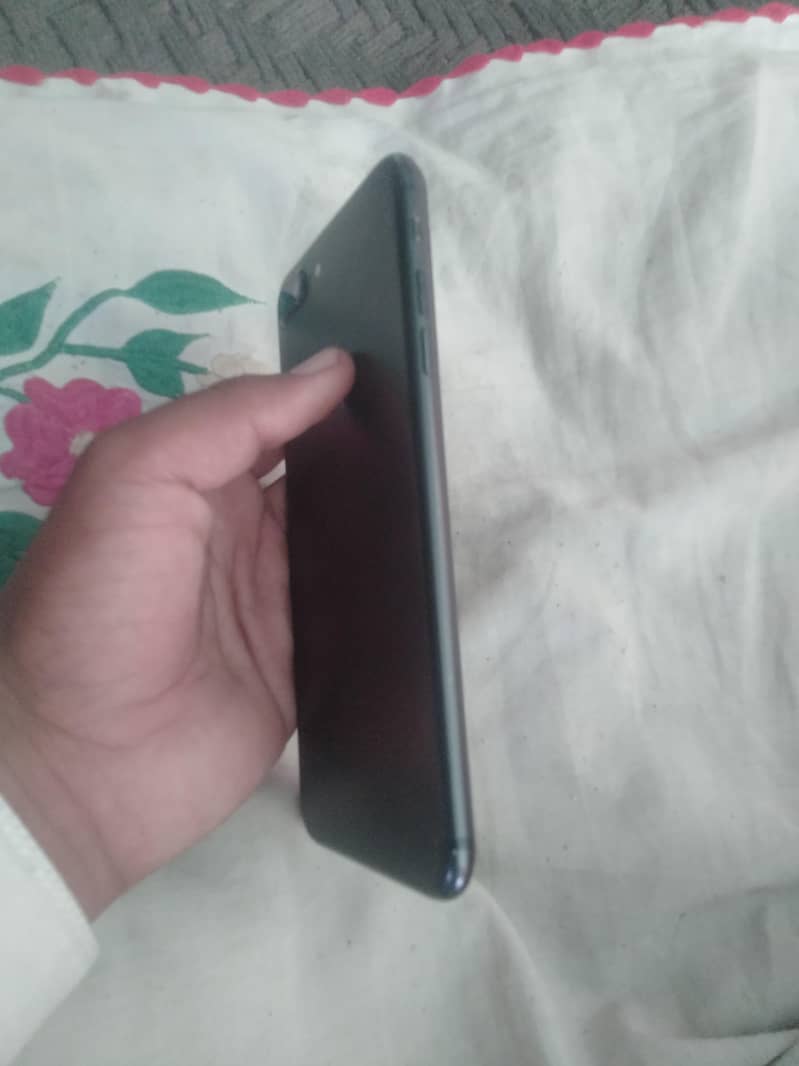 Apple iPhone 7 Plus 2