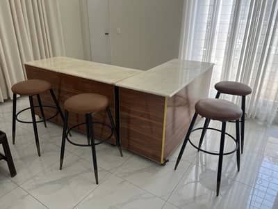 Beautiful modern breakfast counter for sale | Home used only