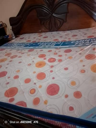 king size medicated 6 inches mattress in excellent condition
