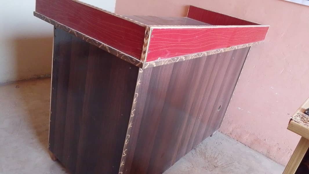 Computer table 0