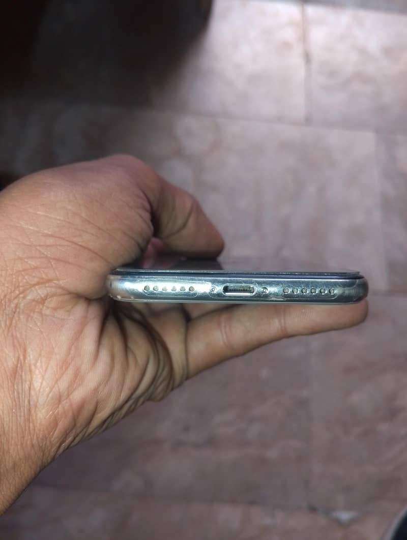 Apple iPhone X 3