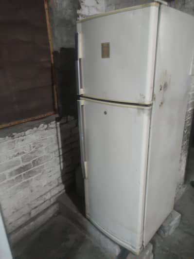 Dawlance fridge medium size  best cooling