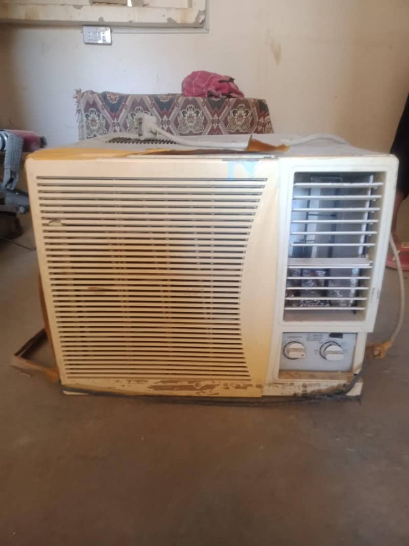 window AC 1