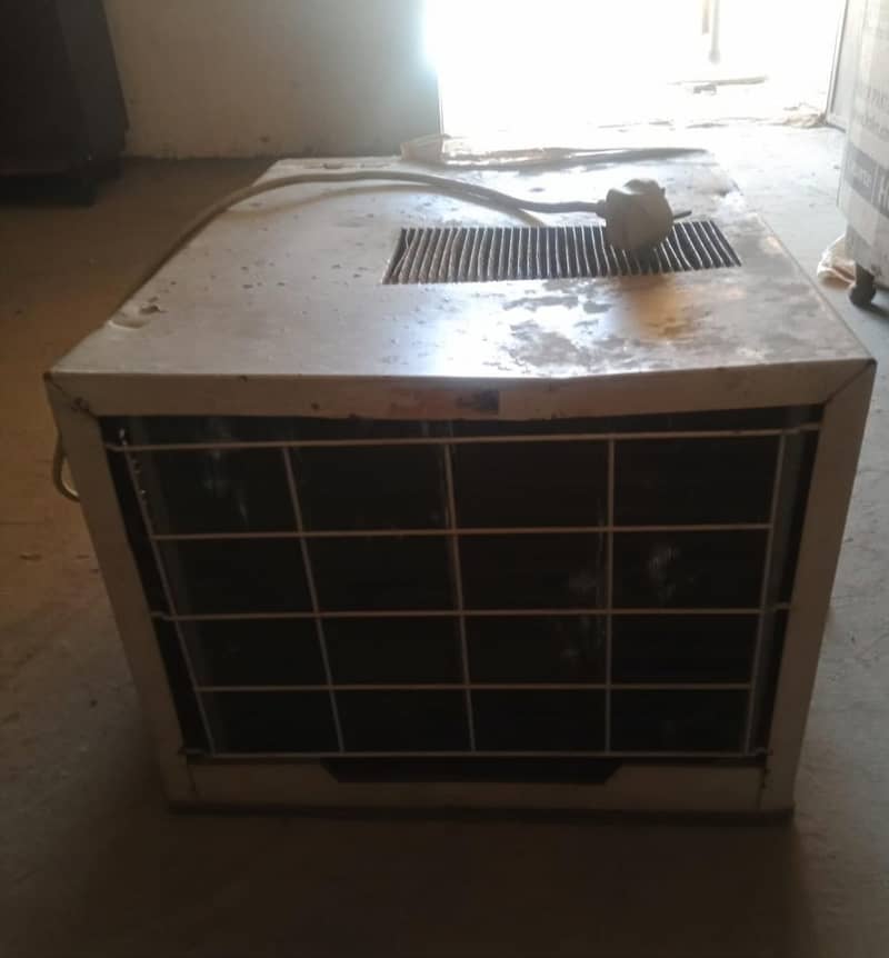 window AC 3