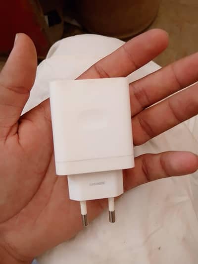 oppo A 5 Pro ka charger hai