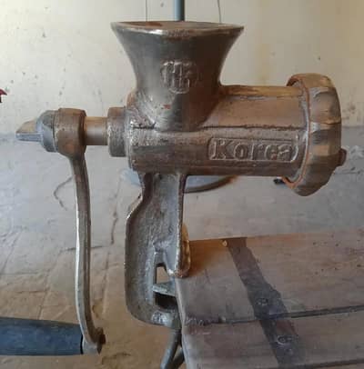 Hand meat grinder