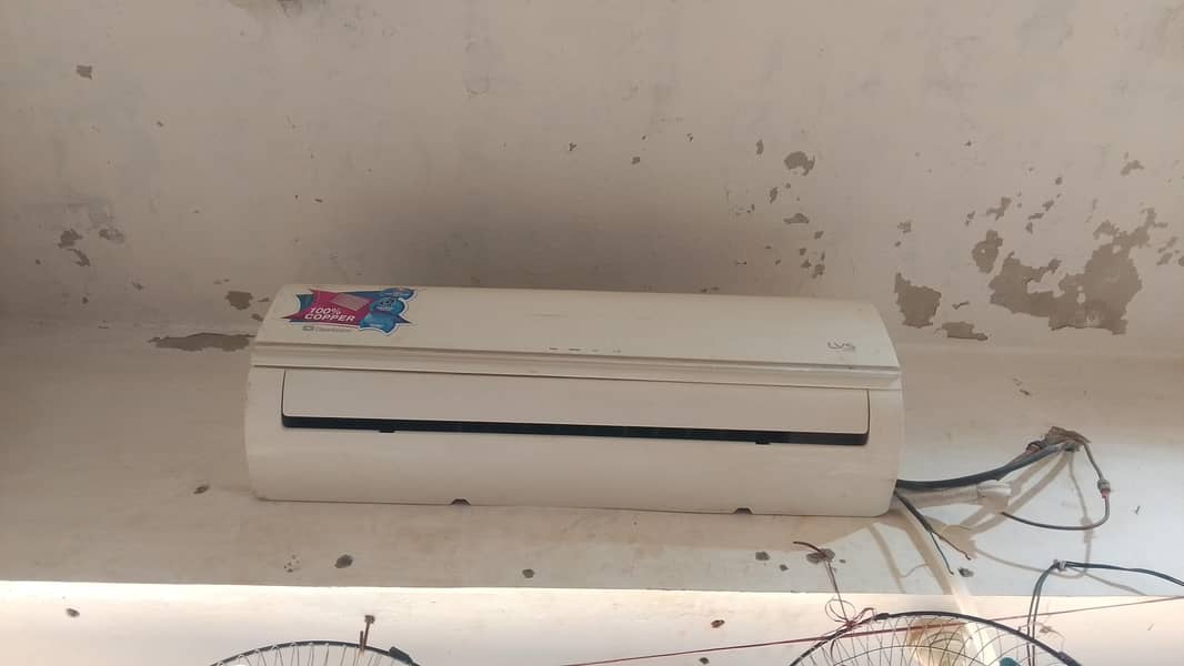 1.5 Ton Split AC Good Condition 2