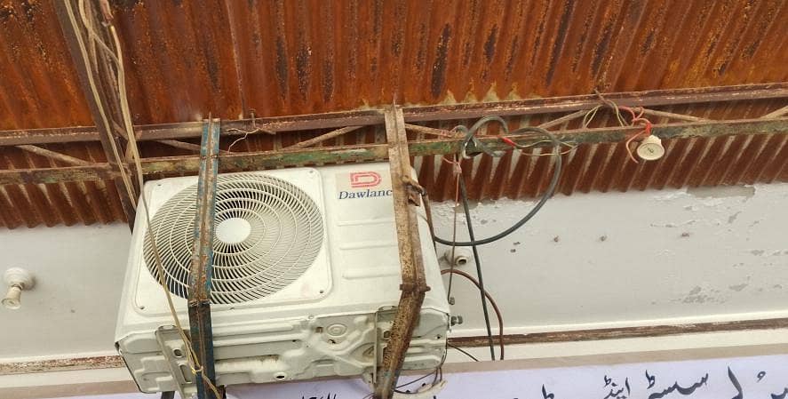 1.5 Ton Split AC Good Condition 4