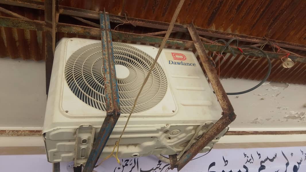1.5 Ton Split AC Good Condition 5