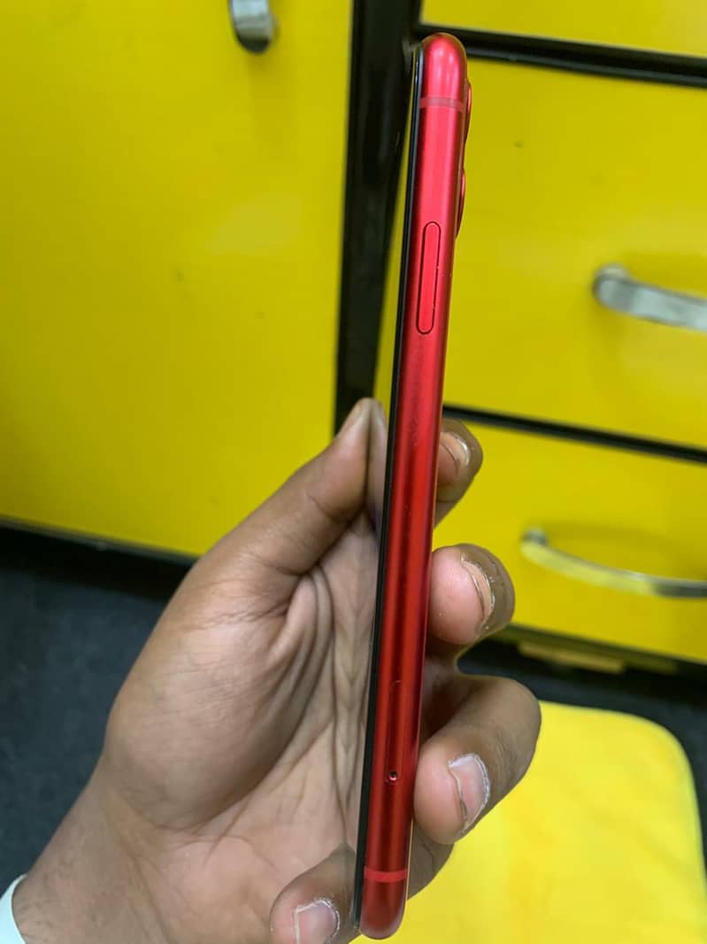 iPhone 11 4